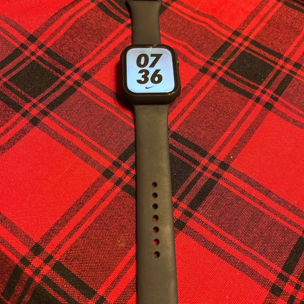 Apple Black Smartwatch with Digital Display - Picture 1 of 7